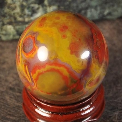 33克, 蒙料战国红玛瑙球尺寸(不规则体,尺寸仅供参考大小);直径约3.