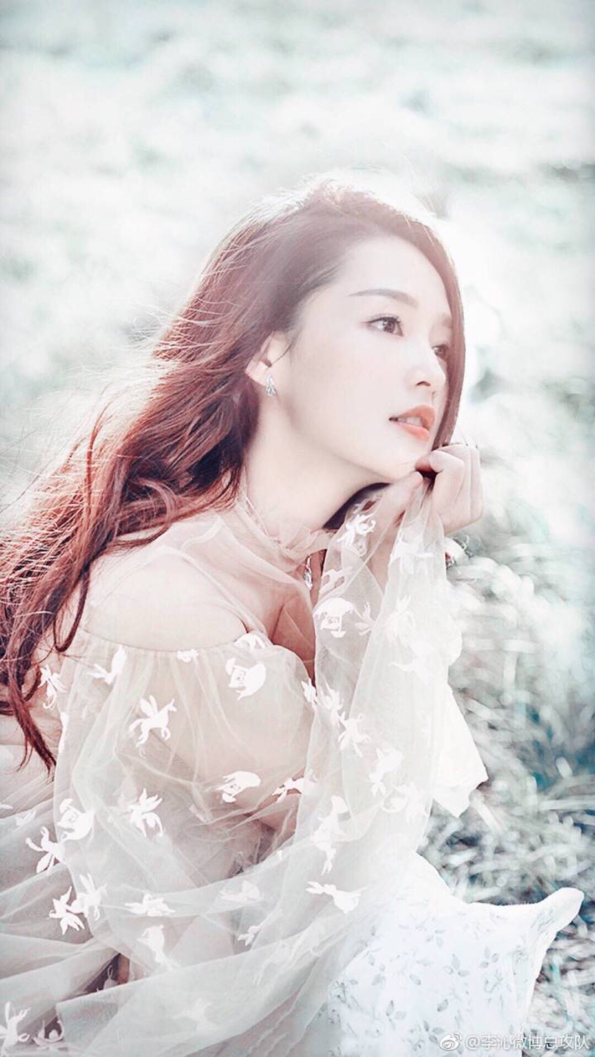 李沁 海上繁花 时尚 杂志 致青春 原来你还在这里 吴亦凡 我们相爱吧
