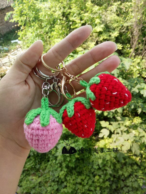 钩针编织草莓挂件
