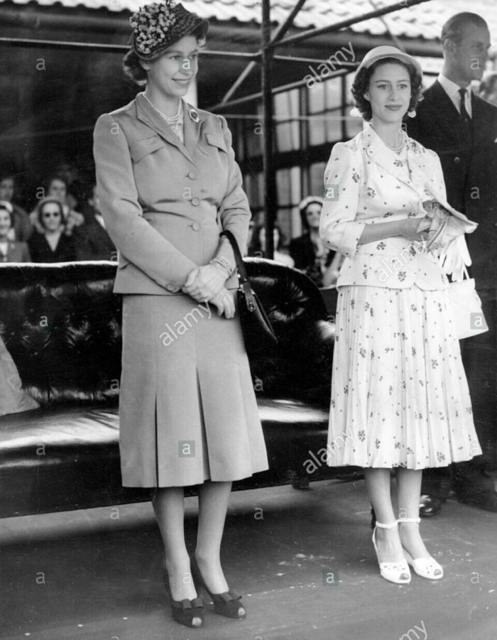 英国女王伊丽莎白二世与玛格丽特公主