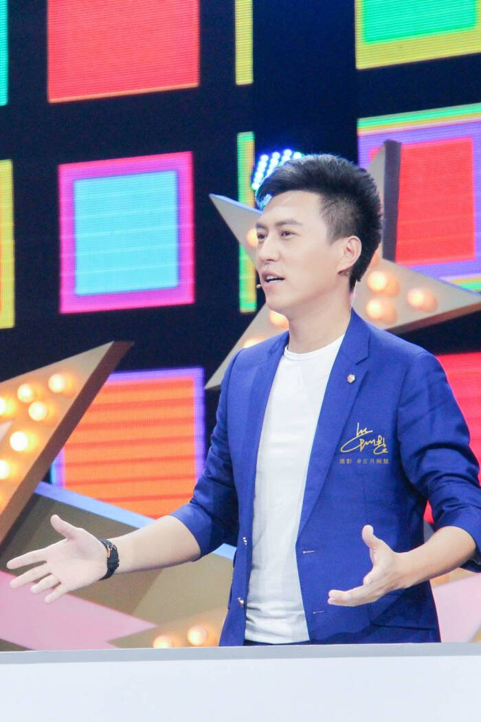 靳东 发组东哥的旧图,好像一直没发过这组…-堆