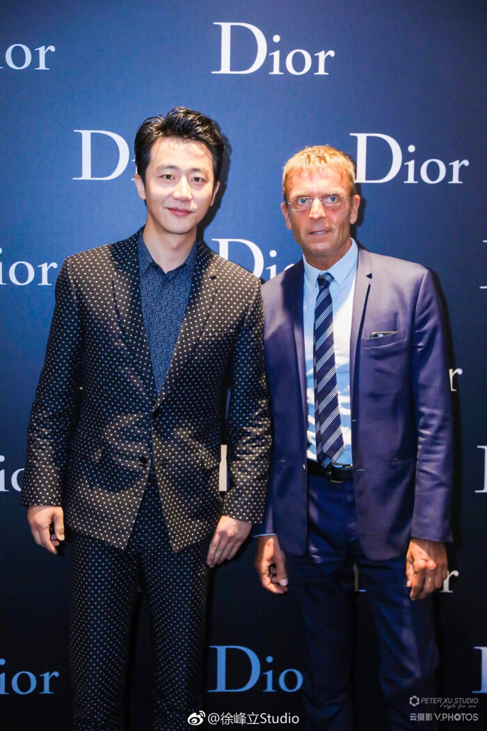 迪奥中国区品牌大使黄轩 出席dior homme 上海恒隆广场全新旗舰店盛大