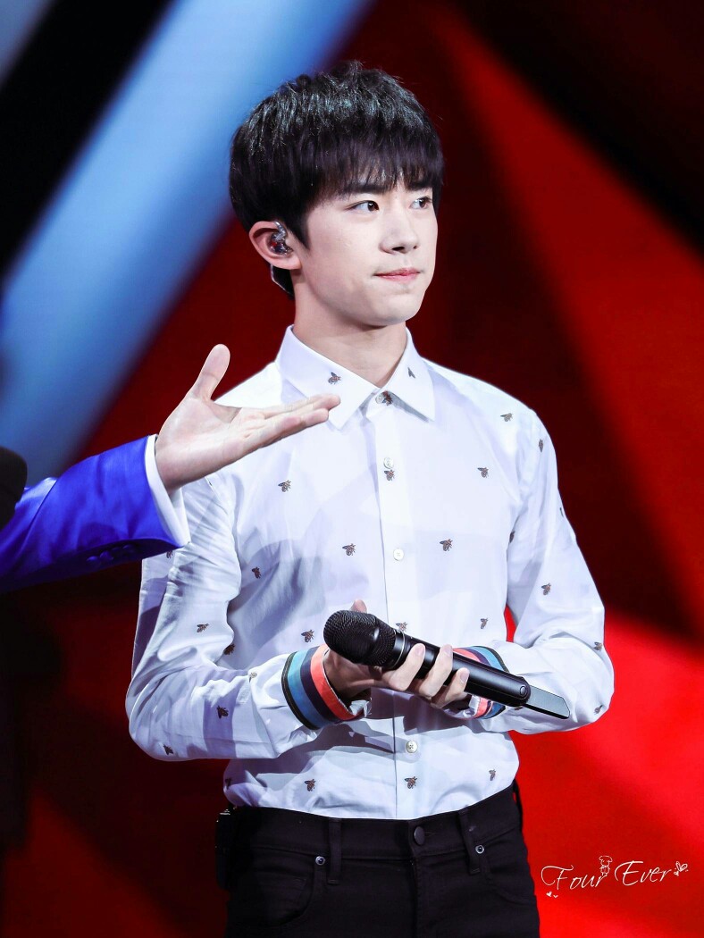 易烊千玺#tfboys 央视五四青年节晚会 高清 帅气