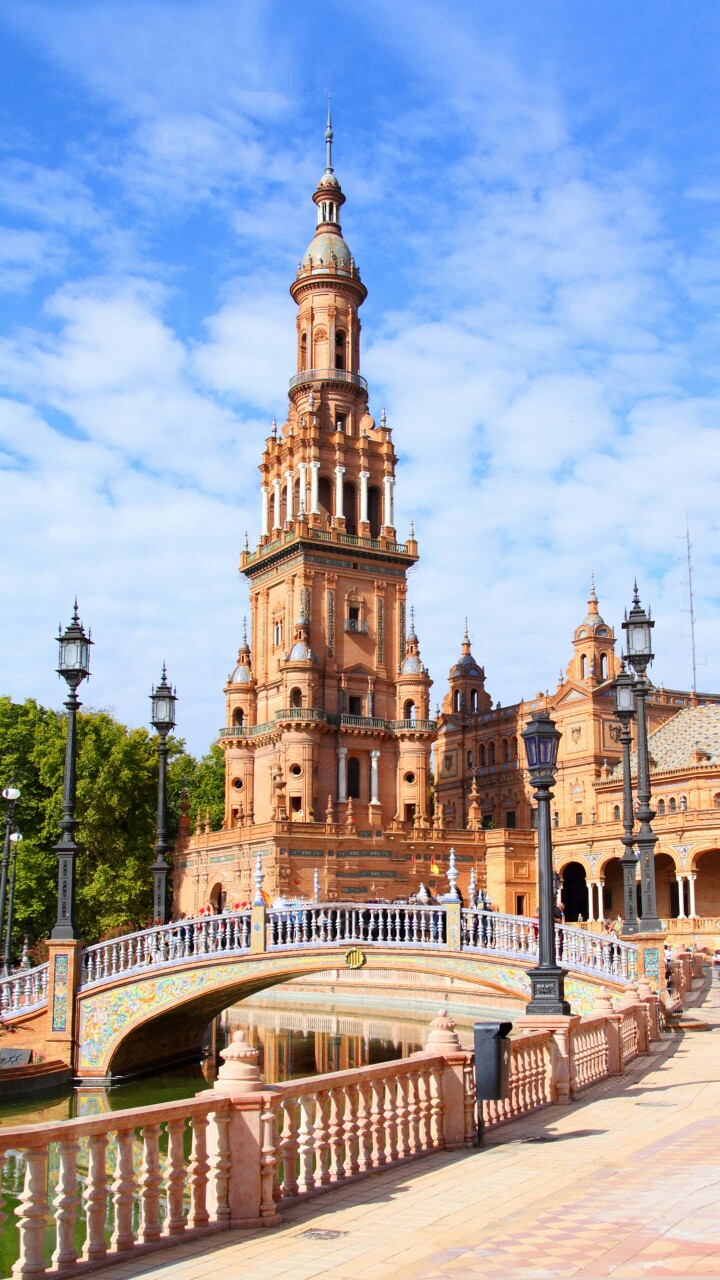 塞维利亚标志性建筑,是摩尔复兴时期建筑的缩影,被誉为西班牙最美丽的