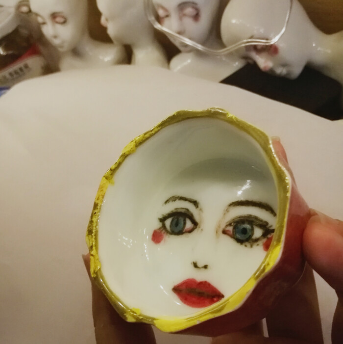 你看这个小碗好看嘛,我上一个夏天做的