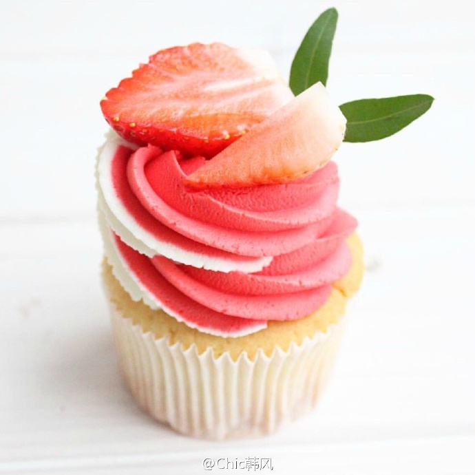 chic foodie | 像艺术品一样精致的水果奶油杯子蛋糕