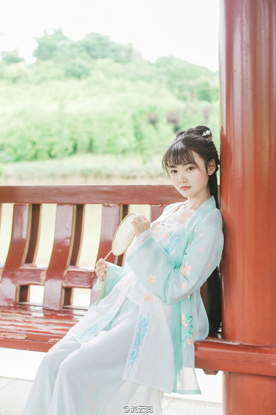 抄送:@纯色写真 @发现photo @美女味 @汉服荟 @汉服写真集 @古风写真