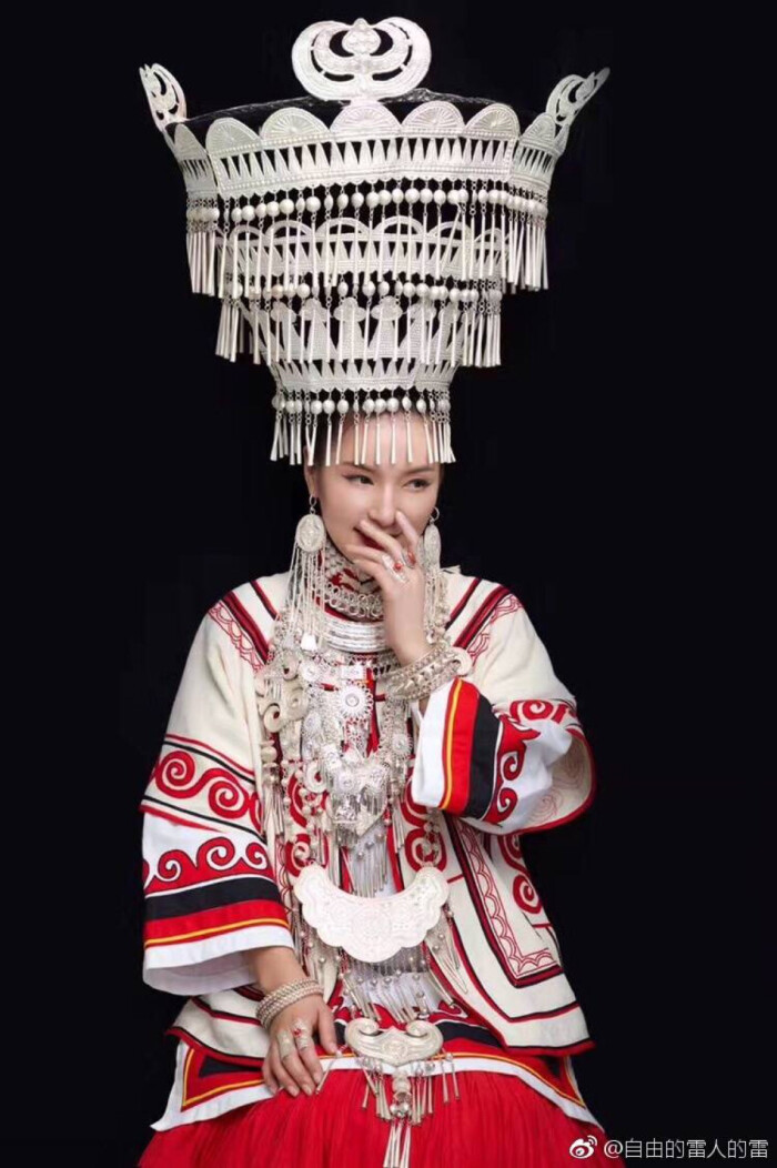 美丽的彝族姑娘 美丽的彝族服饰