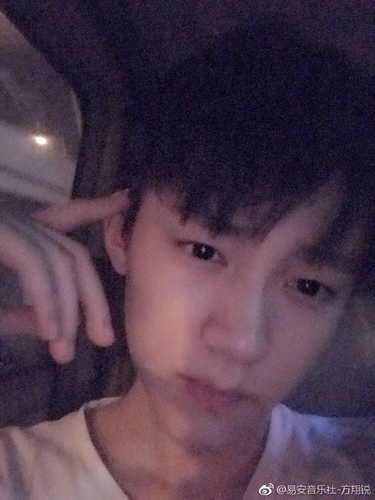 失踪了好几天都芳芳 还是很帅 有点糊
