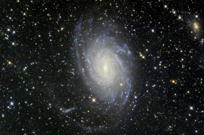 旋涡星系ngc 6744,大小约17.