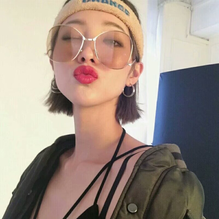 酷酷女头