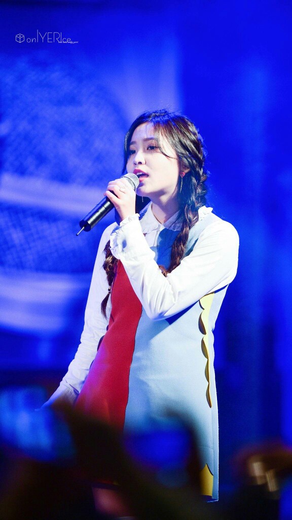 金艺琳(yeri) 1999年3月5日出生于韩国首尔,韩国女歌手,女子演唱组合