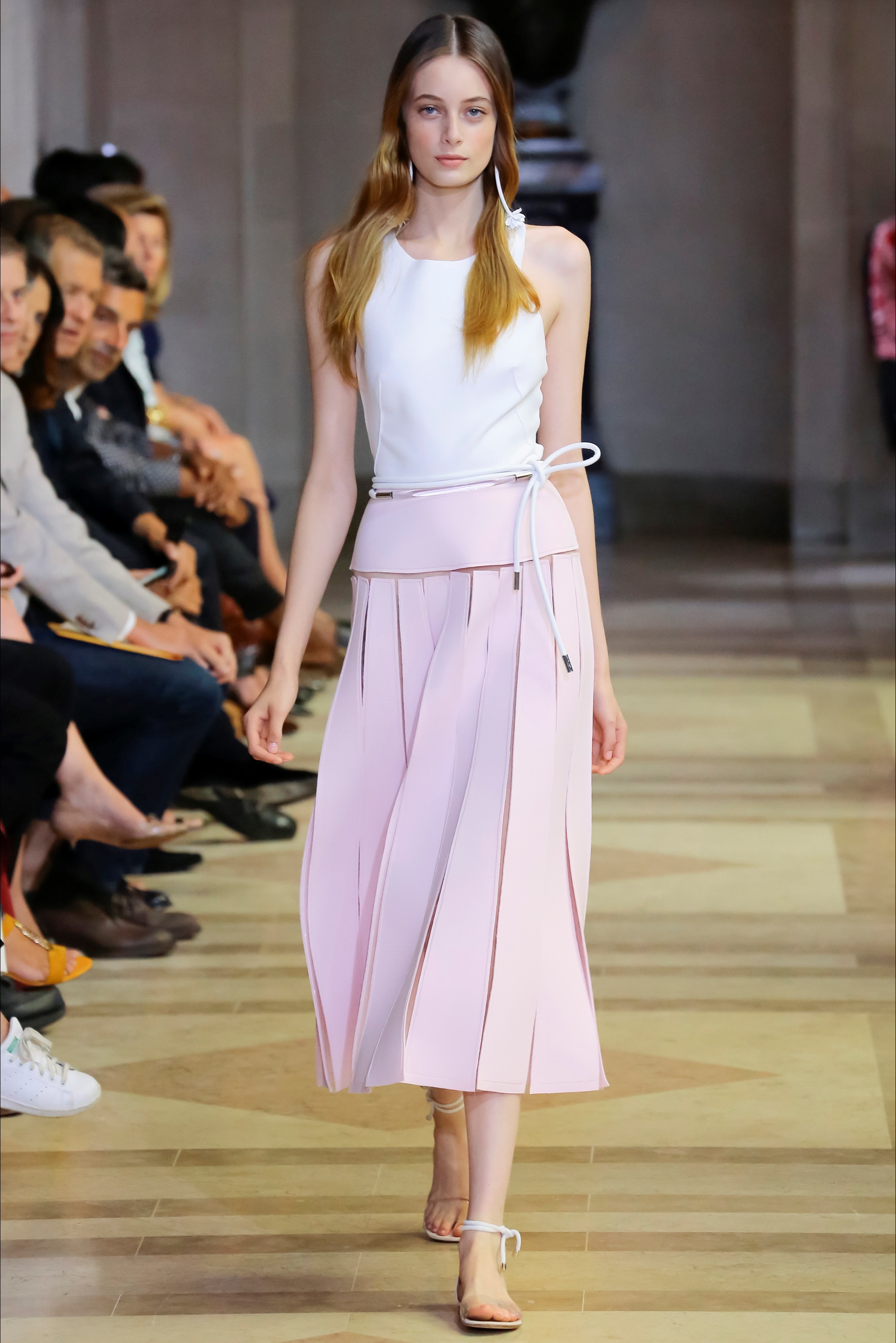 纽约2021春夏时装周,2021米兰时装周图片 carolina herrera(卡罗琳娜·埃莱拉)纽约时装周2016春夏高级成衣发布