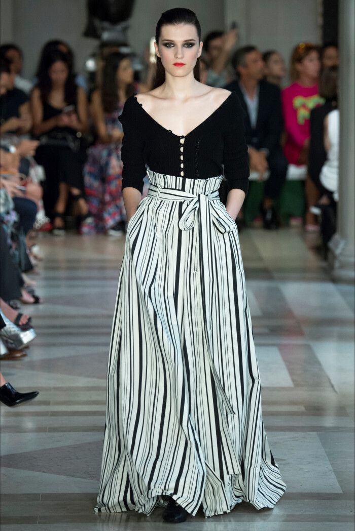 纽约2021春夏时装周,2021米兰时装周图片 carolina herrera(卡罗琳娜·埃莱拉)纽约时装周2017春夏高级成衣发布