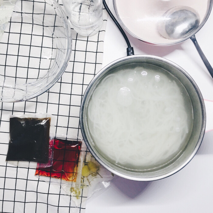 寝室 煮 螺蛳粉 又臭又好吃-堆糖,美好生活研究