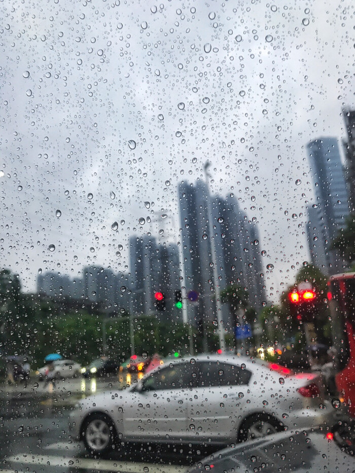 雨天 下班 车窗外