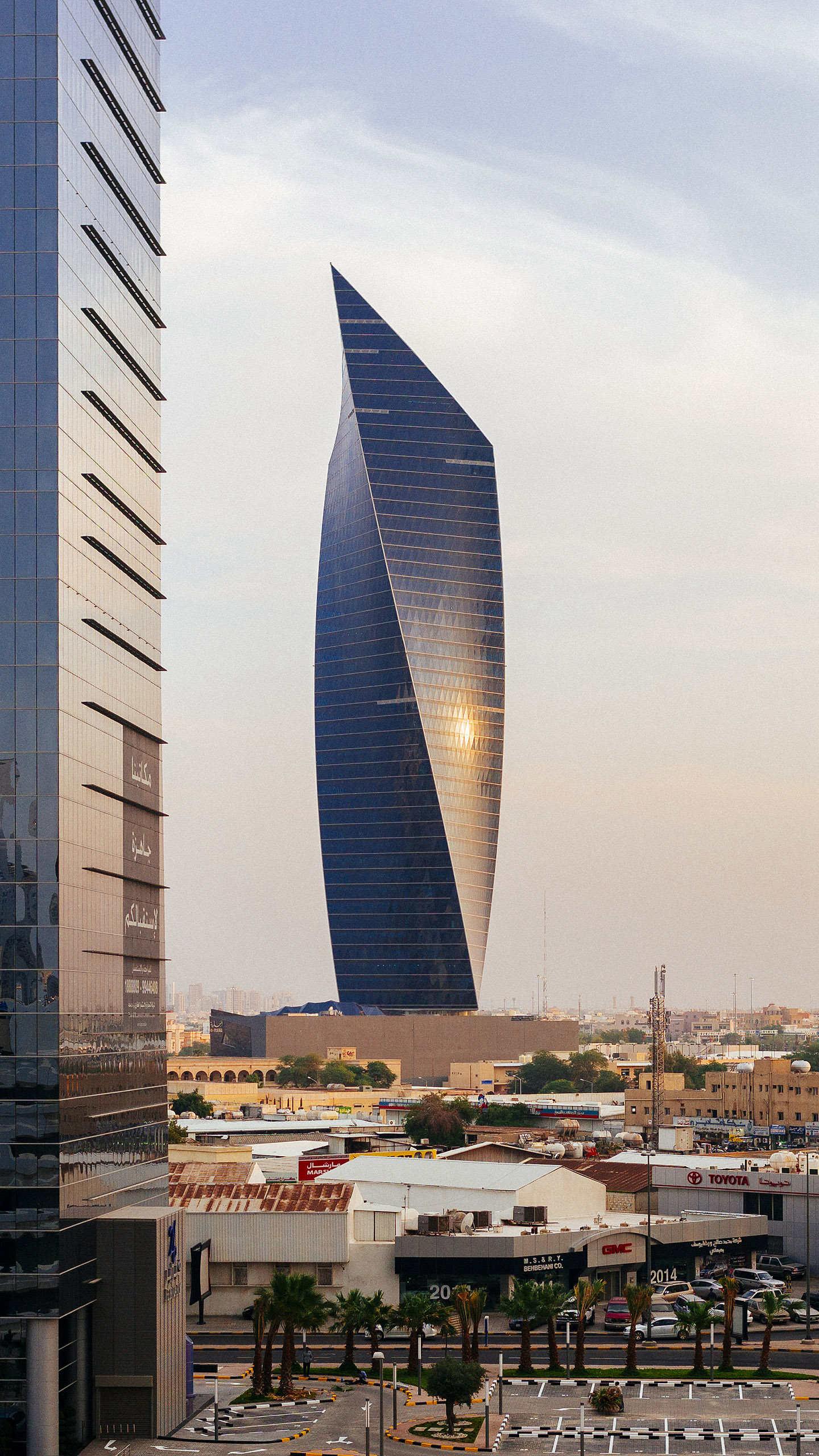 al tijaria塔现代前卫的造型使它成为科威特城的标志性建筑之一