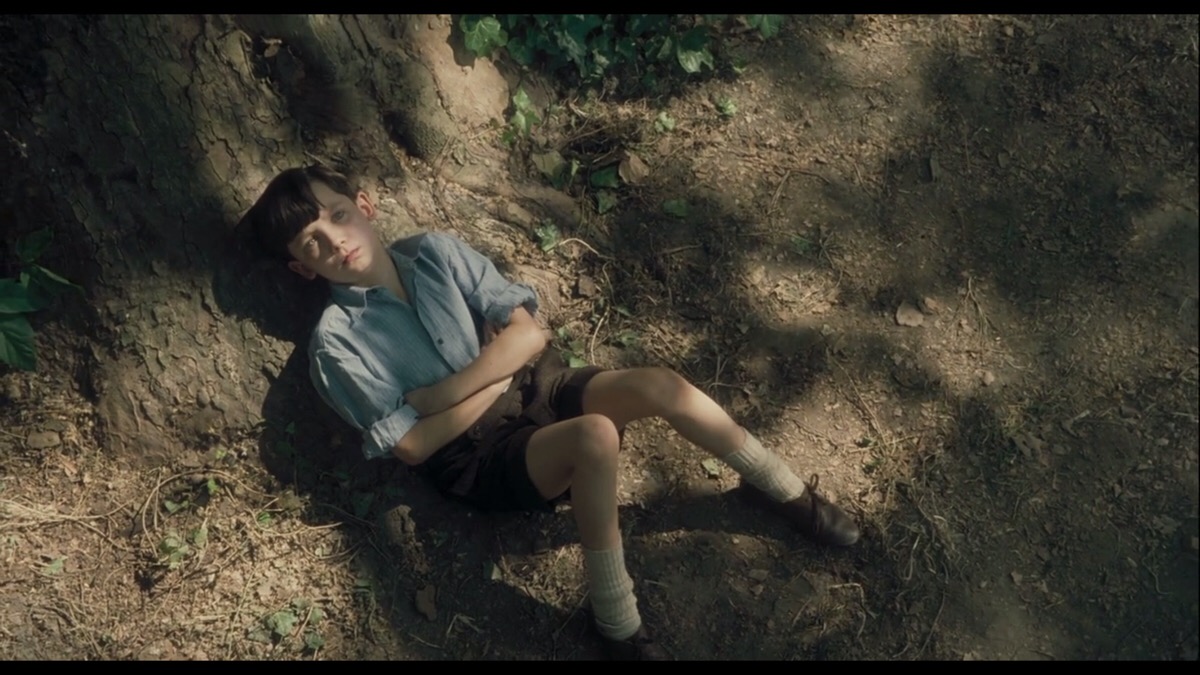 电影《穿条纹睡衣的男孩》,都是穿条纹睡衣的,并没有什么不一样.