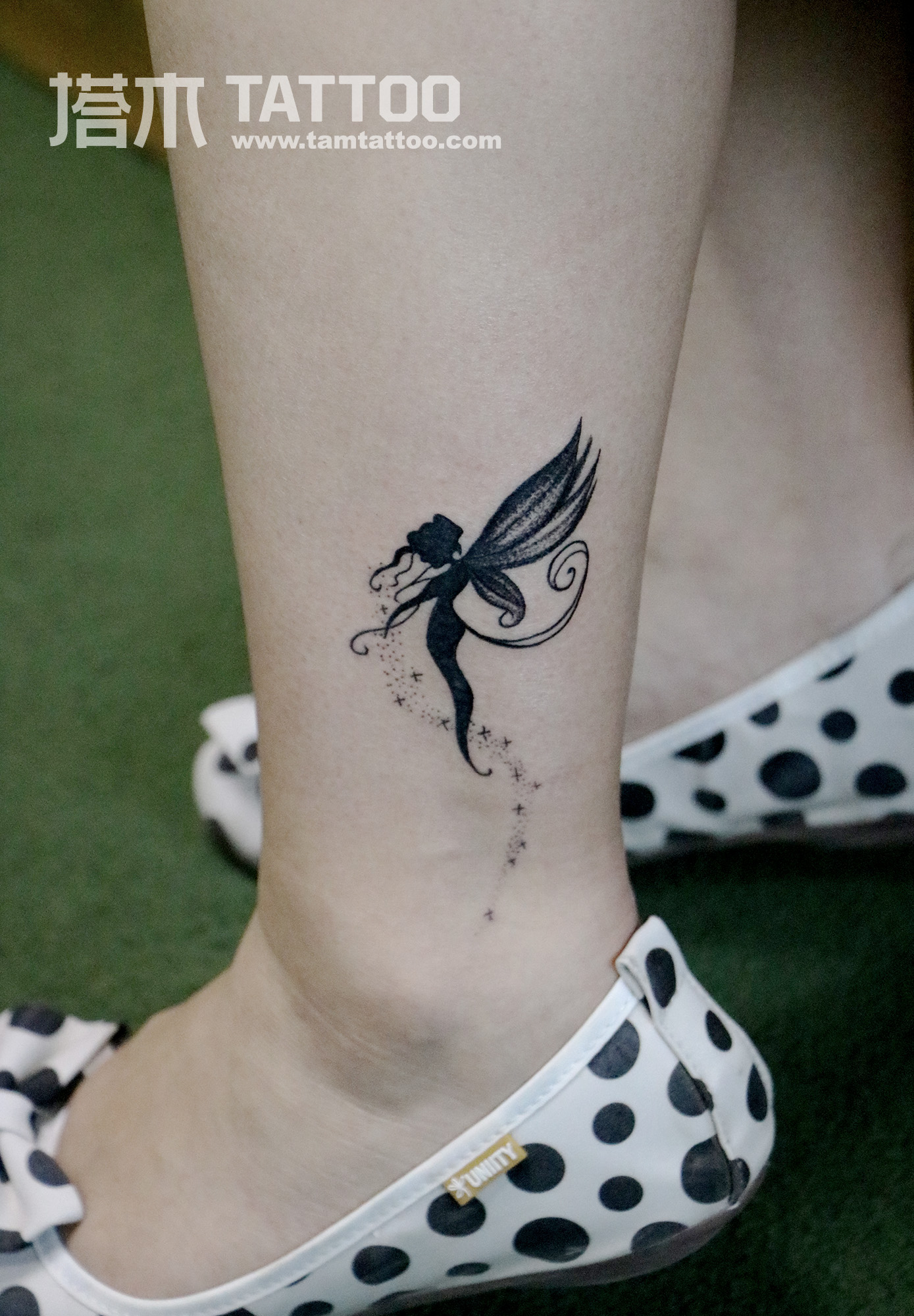 女孩脚踝小精灵纹身图案