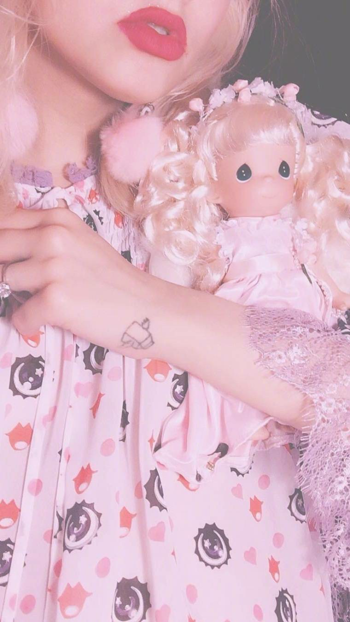 少女心 壁纸 粉色 娃娃 欧美 红唇 手机锁屏 高清壁纸