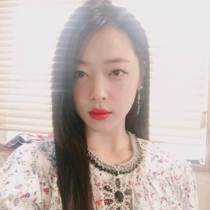 韩国女爱豆头像 崔雪莉sulli