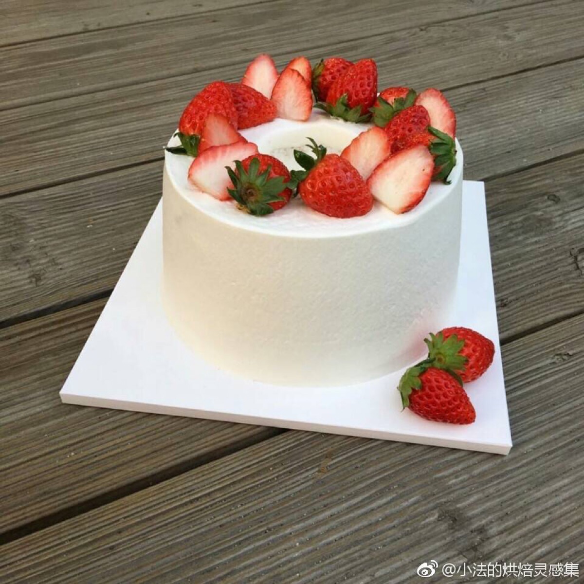 简约风奶油蛋糕.