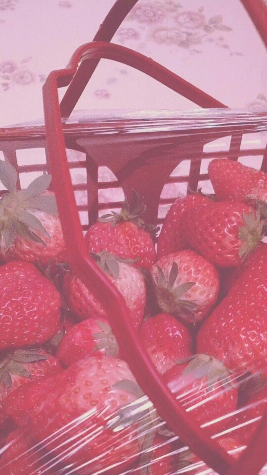 草莓壁纸少女心
