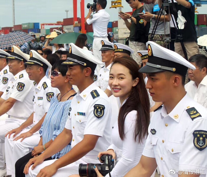 电影《红海行动》摄制组于湛江举行首次新闻发布会 黄景瑜海军造型