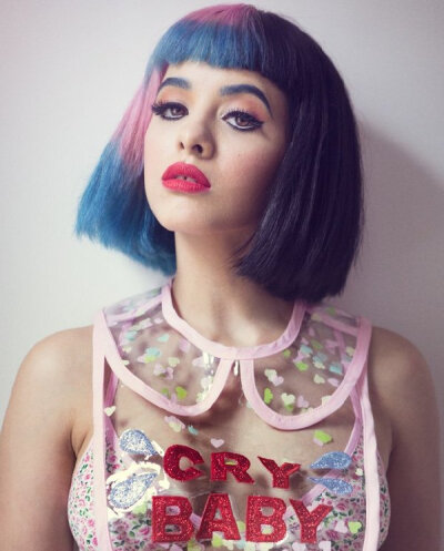 melanie martinez 牙缝妹 牙牙 牙缝妹 梅兰妮马丁内兹 欧美 歌手