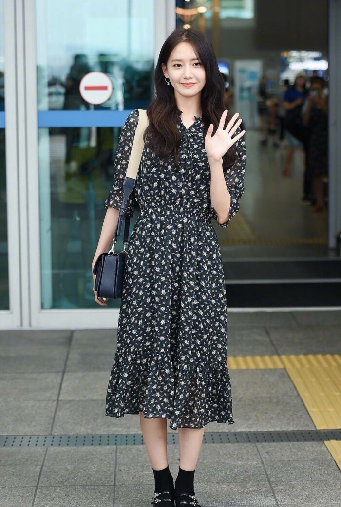 林允儿 机场,私服