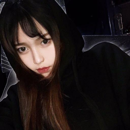 只恨不是戏中人 怎知爱恨纠缠深女生头像 烂妓i