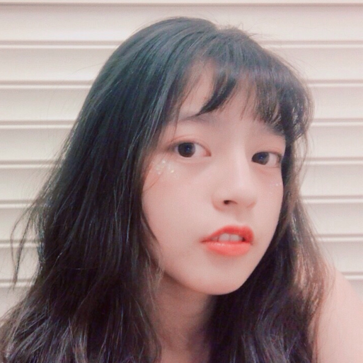 已调色 韩系 女生 欧美 半身 唯美 遮脸 镜子照 中式风 安静 可爱