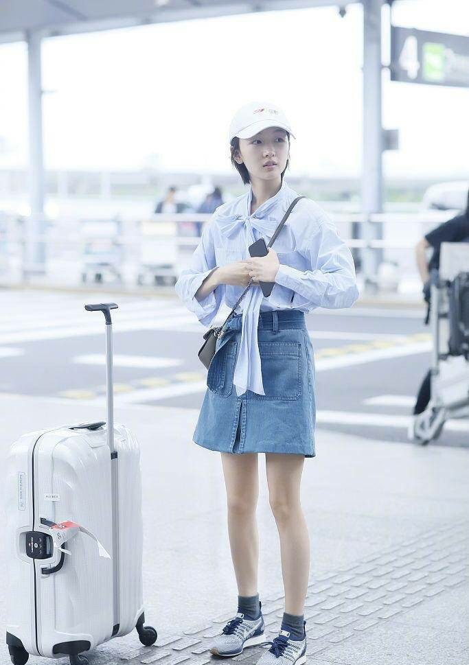 周冬雨 机场 私服