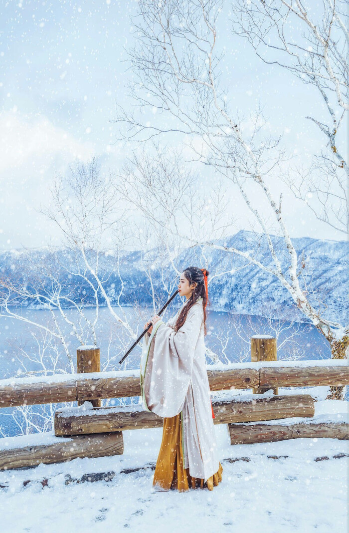 古风~模特-张晚荻柴门闻犬吠,风雪夜归人.