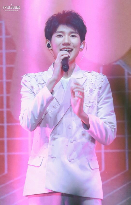 王源 #tfboys 811四周年南京演唱会 高清