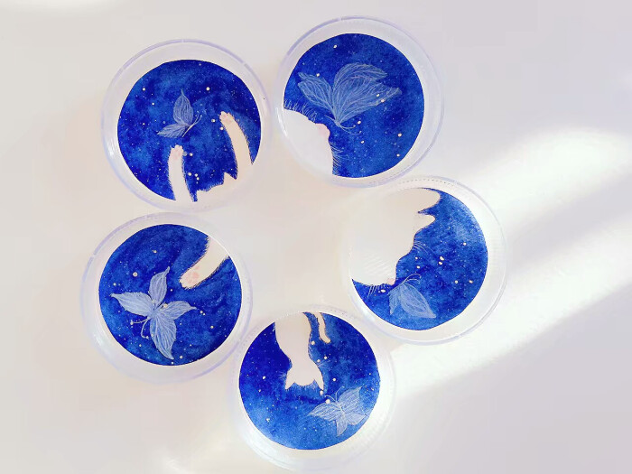 临摹水彩(猫·蝶)瓶盖画-堆糖,美好生活研究所