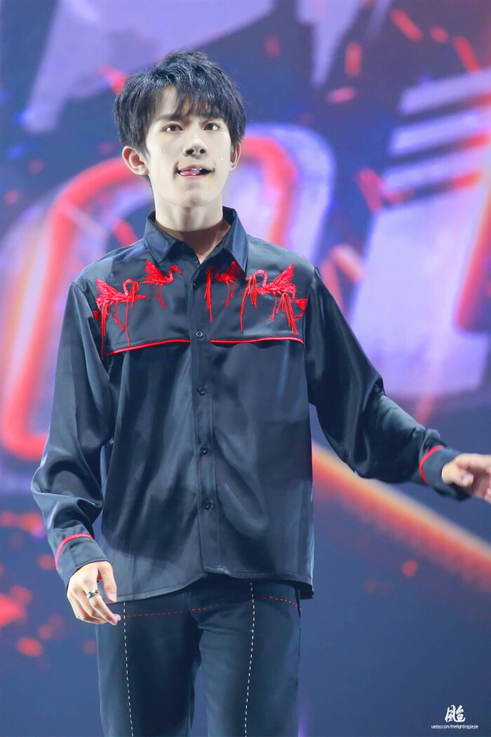 易烊千玺 #tfboys 四周年南京演唱会 高清 帅气 舞蹈担当易烊千玺