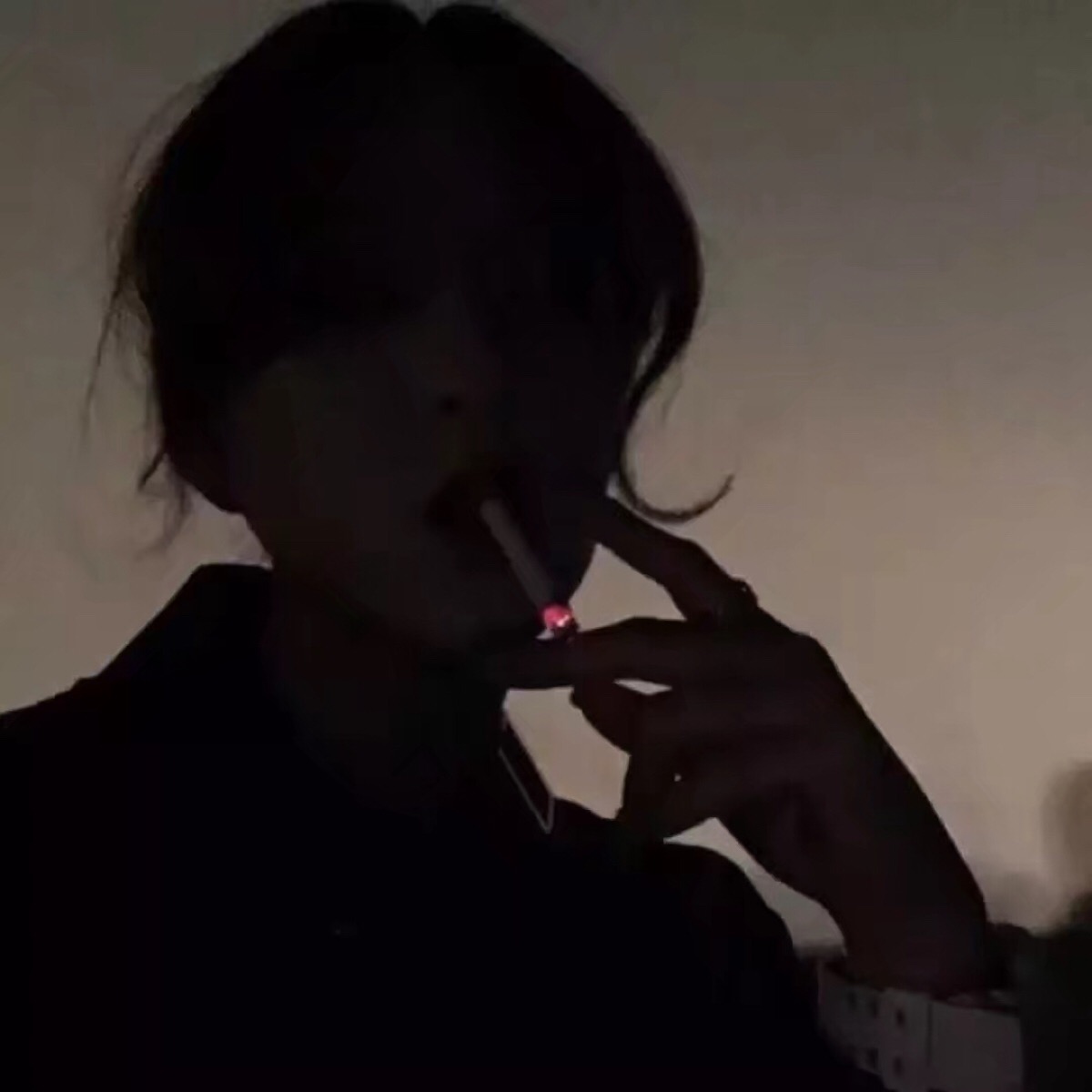 乐哥_ 酷酷的头像 女头