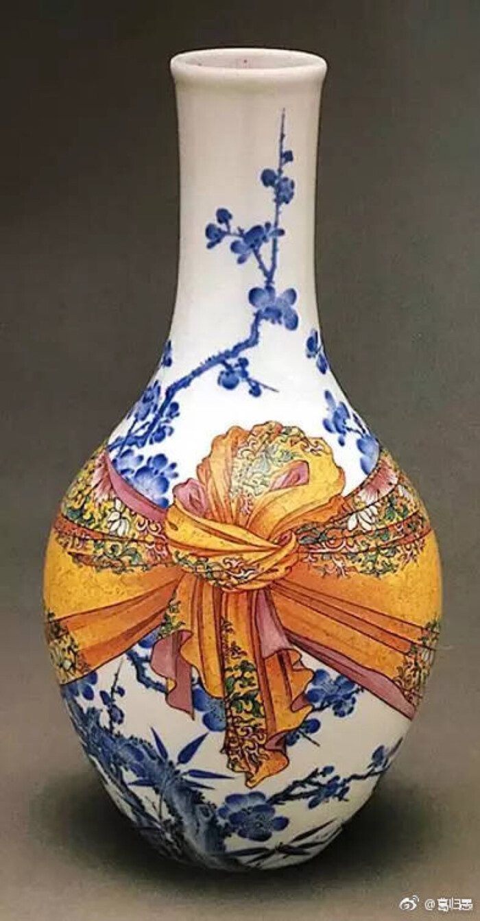吉美博物馆瓷器藏品最著名的是这件乾隆珐琅彩包袱瓶