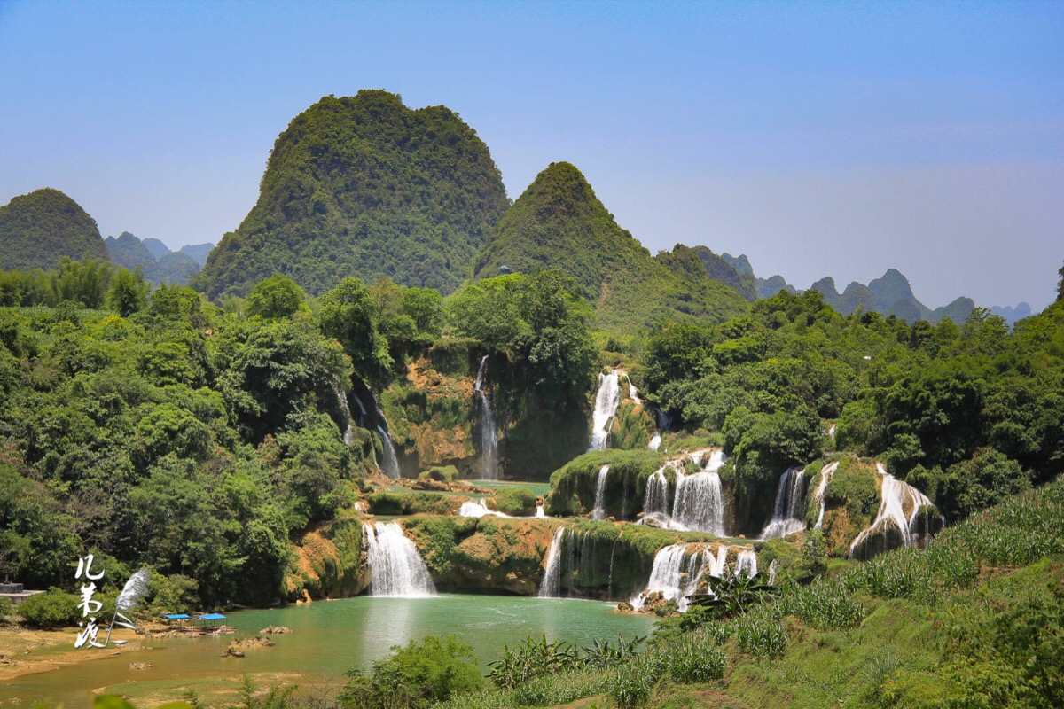 广西崇左市大新县硕龙乡德天村,归春河上游,横跨中越边界的"德天