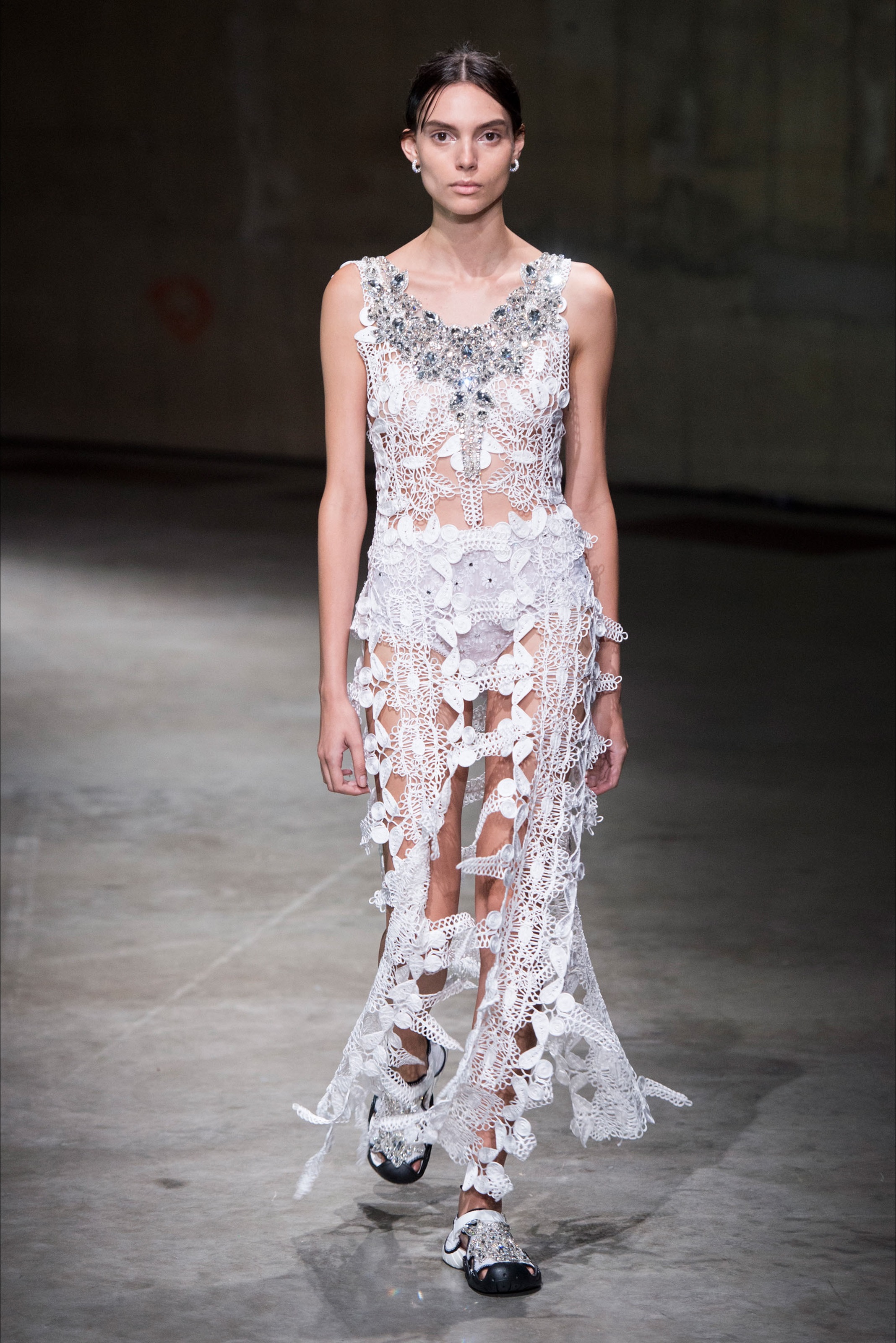 christopher kane(克里斯托弗·凯恩)2018春夏伦敦时装秀