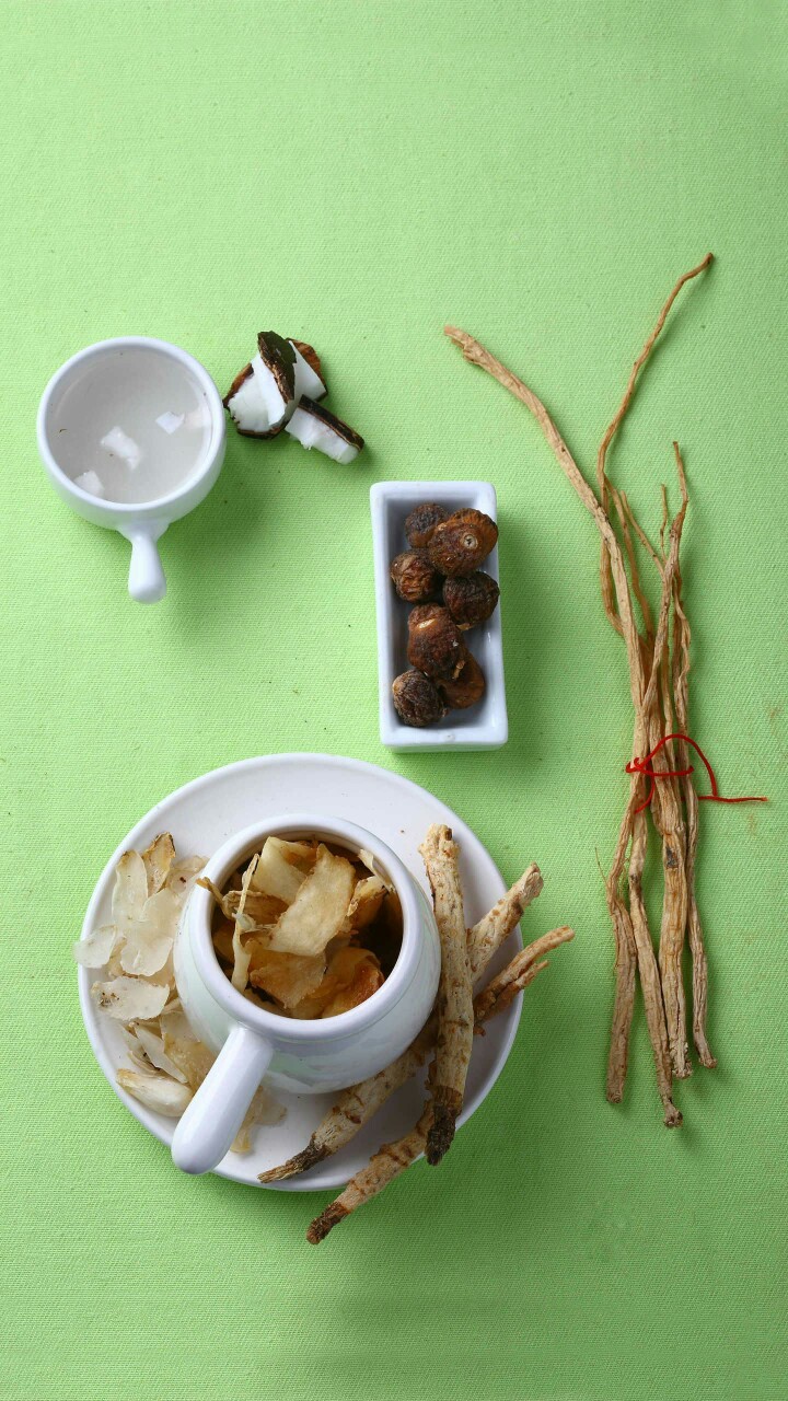 秋季膳食要以滋阴润肺为基本原则,食用清淡,以滋补养生的炖汤达到益胃