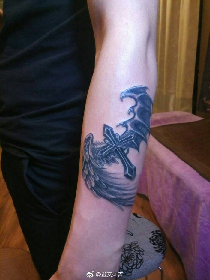 翅膀纹身