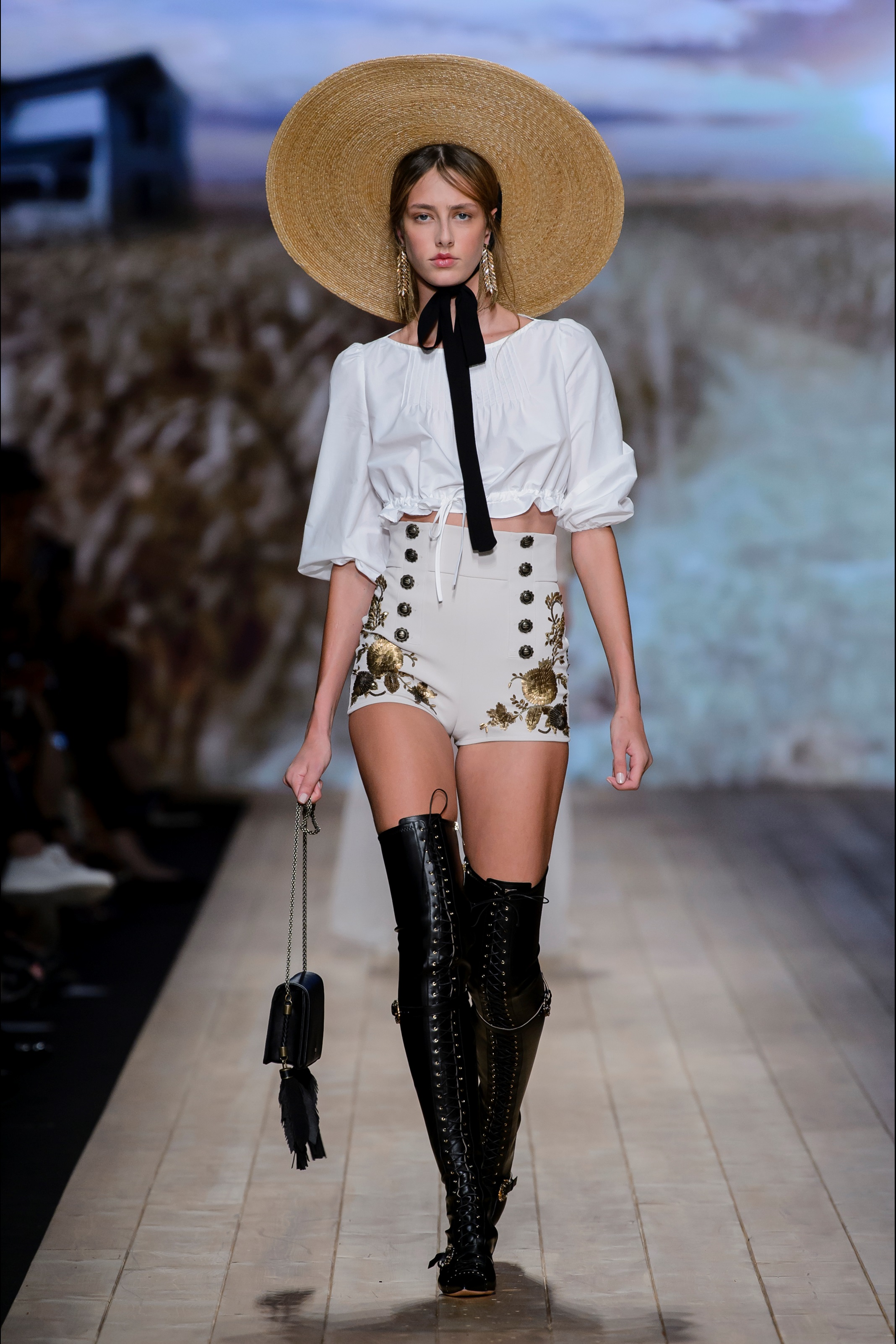 意大利时尚品牌elisabetta franchi 米兰时装周2018春夏高级成衣系列