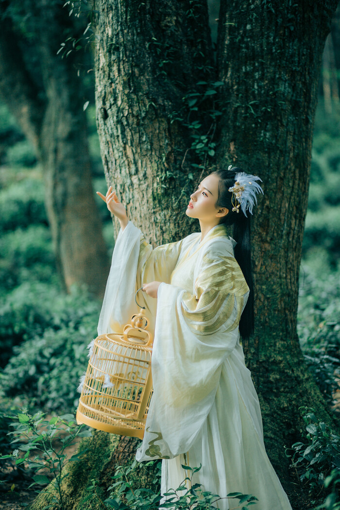 横流涕兮潺湲,隐思君兮陫侧,桂棹兮兰枻,…-堆