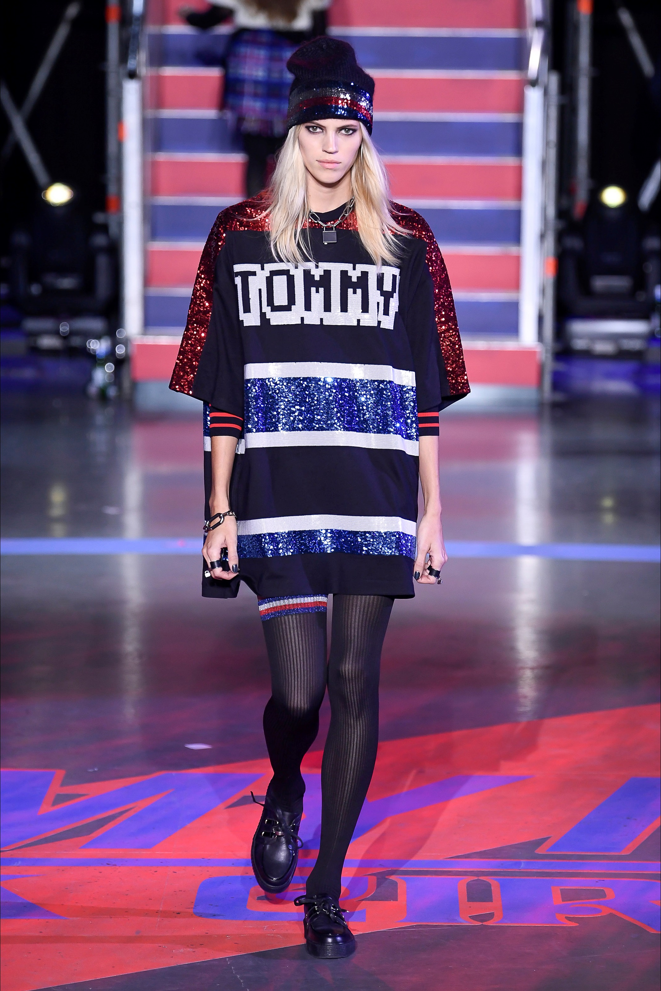 tommy hilfiger (汤米·希尔费格)于伦敦时装周发布2018春夏系列