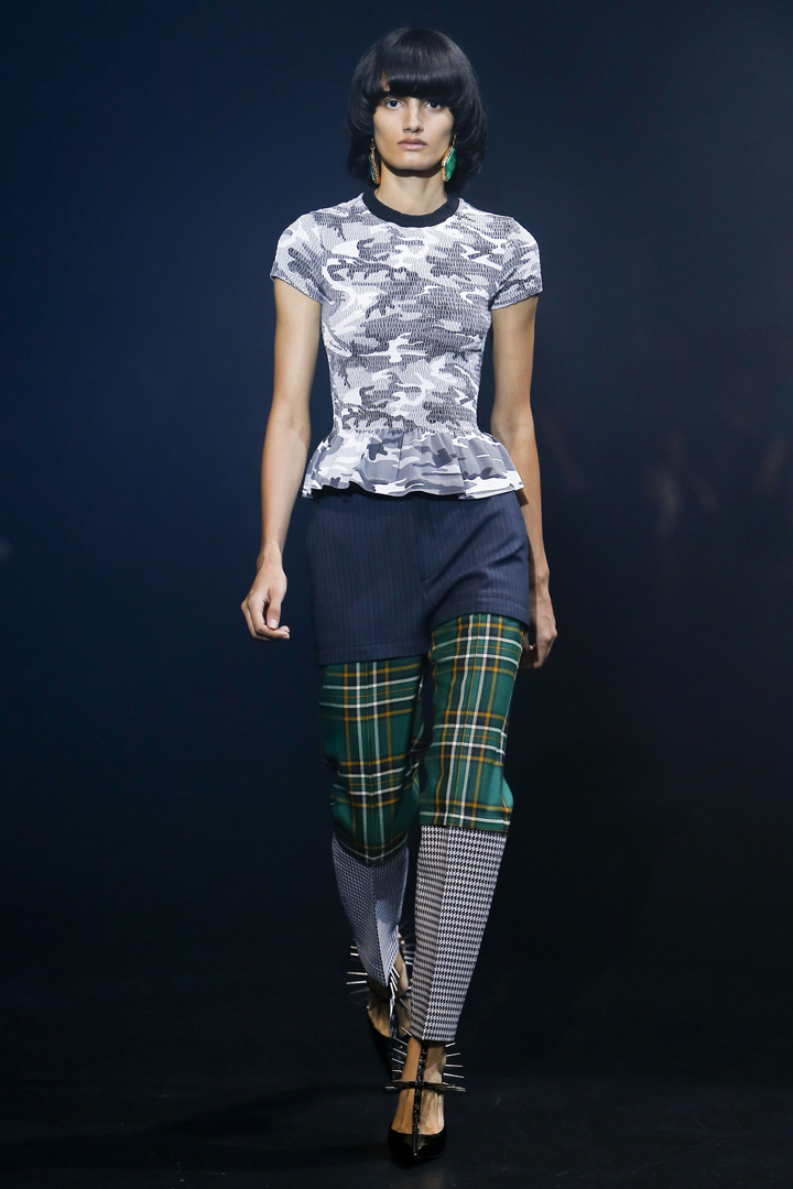 法国奢侈品牌 balenciaga 2018 春夏高级成衣 本季系列中大量的