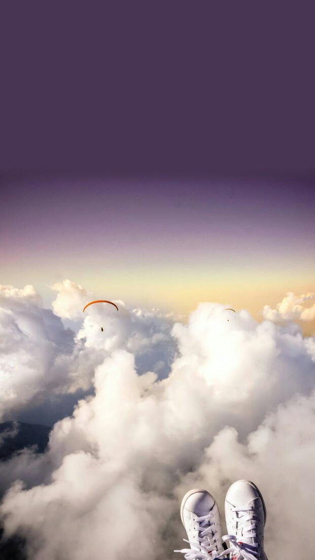 图源/instagram iphone手机壁纸 少女心 跳伞 云朵