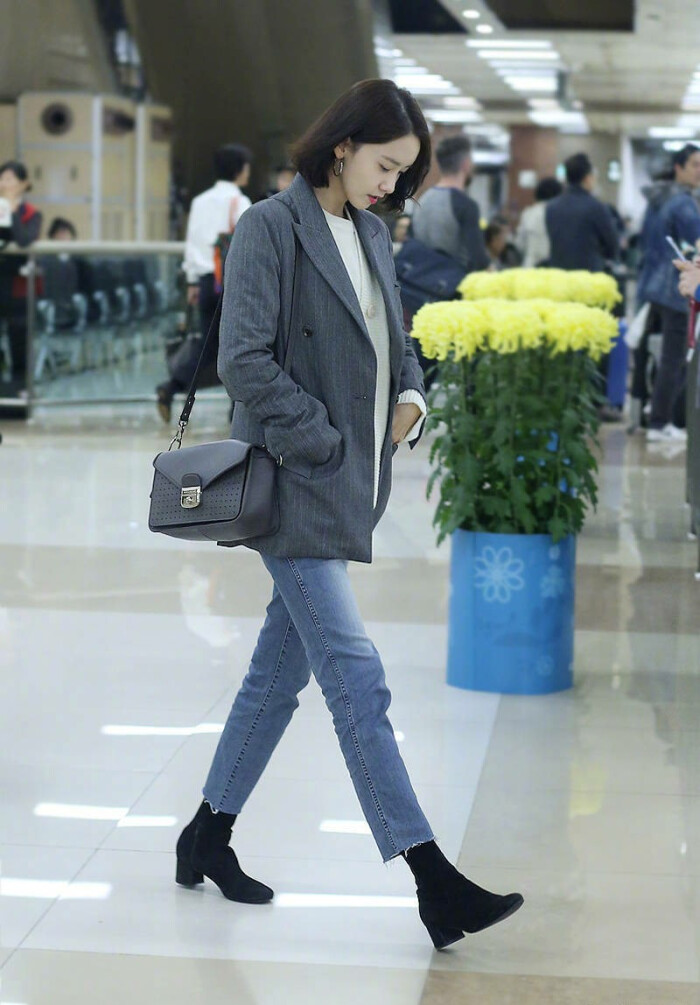 林允儿 机场 私服