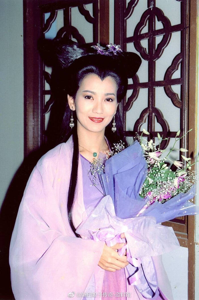 1992年,以《新白娘子传奇》掀起举国之白蛇热,也令赵雅芝迎来了事业的